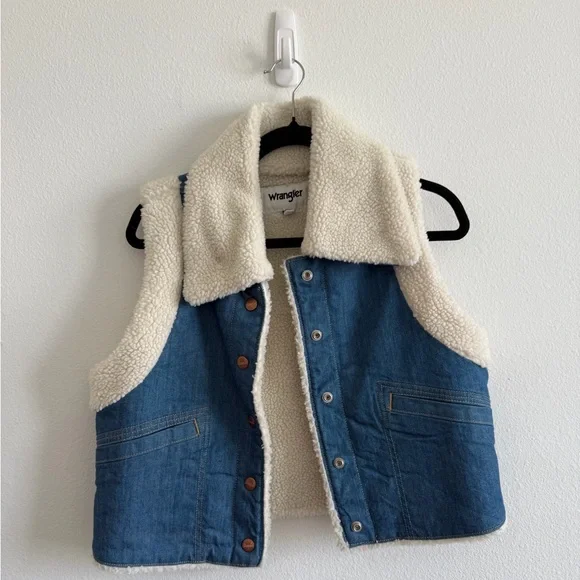 Wrangler Sherpa Denim Vest - Picture 4 of 5